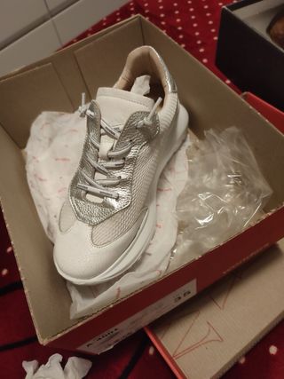 Zapatillas Wonders Azure Plata y Blanco