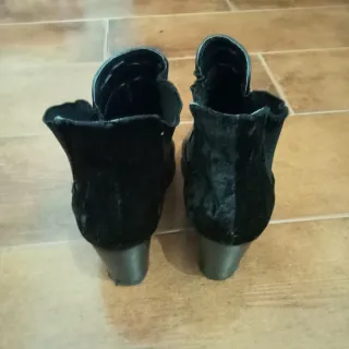 Botas pretas com salto