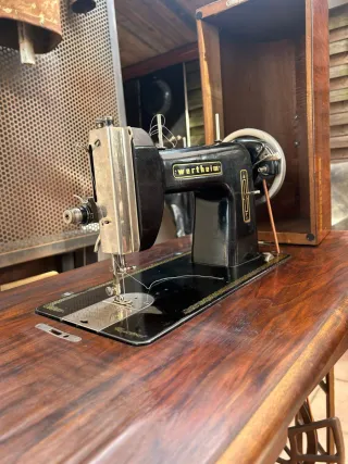 Máquina de coser Wertheim vintage