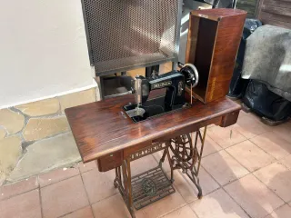 Máquina de coser Wertheim vintage