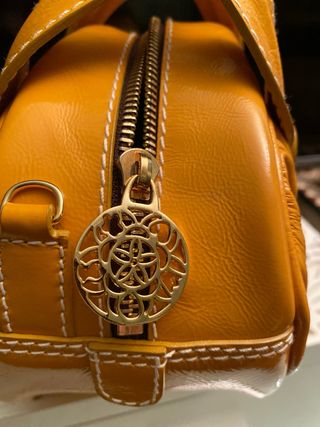 Bolso Tous mostaza y dorado