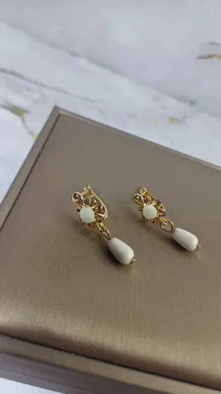 Pendientes Vintage Coral Blanco Chapado Oro