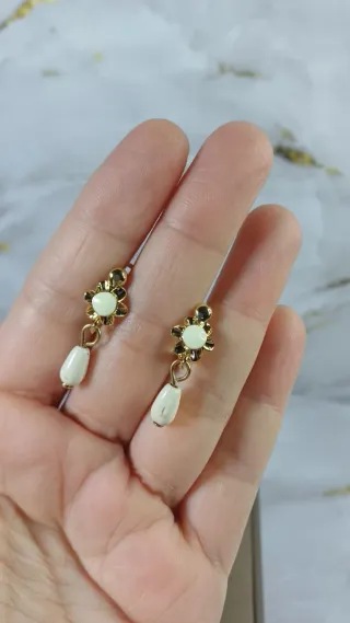 Pendientes Vintage Coral Blanco Chapado Oro