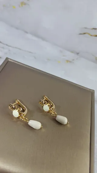 Pendientes Vintage Coral Blanco Chapado Oro