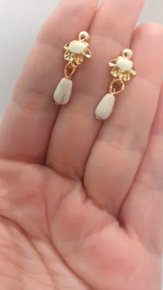 Pendientes Vintage Coral Blanco Chapado Oro