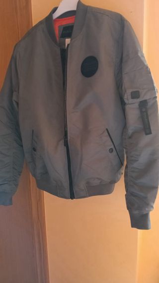 Cazadora Bomber Pull&Bear Verde