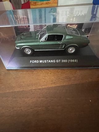 2 Modelli Auto Ford Scala 1:43