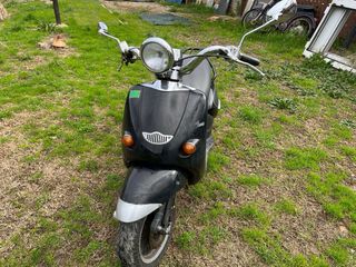 Aprilia Compay Custom 49cc Scooter Negra