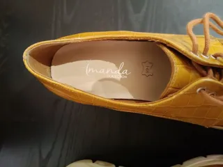 Zapatos mostaza efecto piel cocodrilo