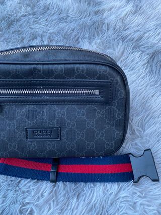 Riñonera Gucci Negra GG Supreme