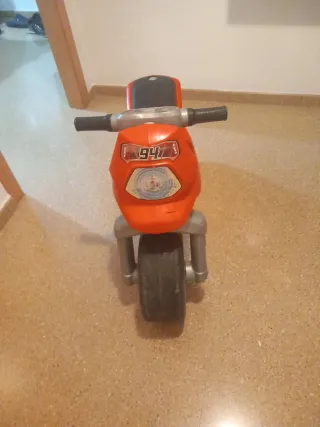 Moto correpasillos infantil roja