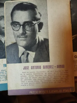 Colección de antiguos libros semanales