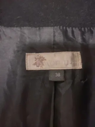 Abrigo negro talla 38 con círculos