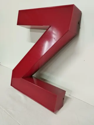 Lettera Z scatolata vintage proveniente da insegna