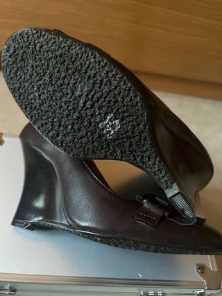 Zapatos de tacón marrones con flecos