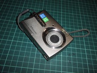 Cámara Digital Olympus FE-140 Plata