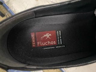 Zapatos negros de tacón bajo