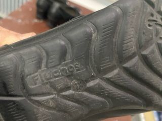 Zapatos negros de tacón bajo