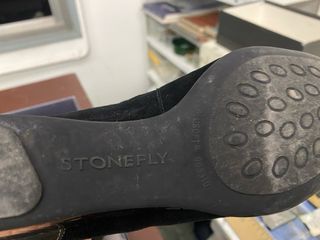 Zapatos negros de tacón bajo