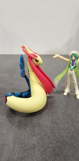 Figura Pokémon Milotic Scale World