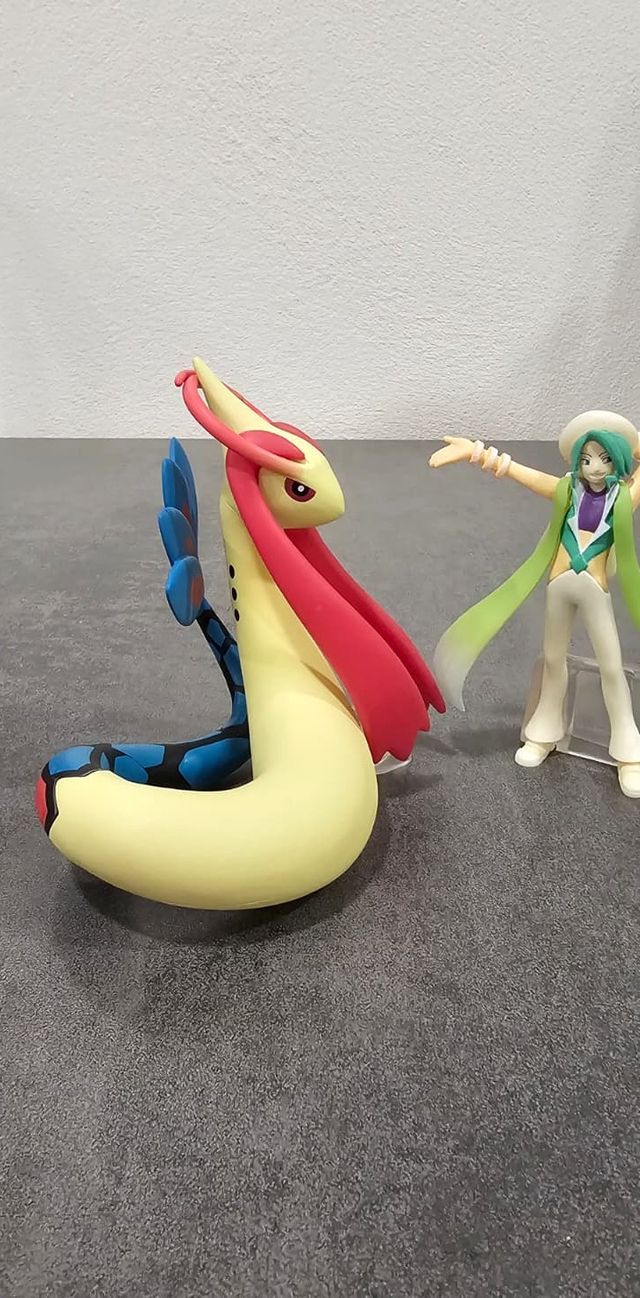 Figura Pokémon Milotic Scale World