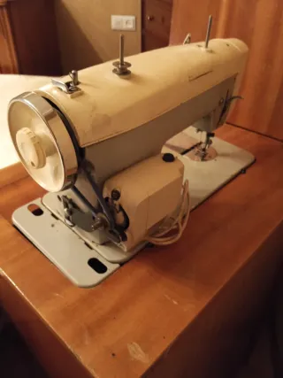 Máquina de coser Sigma Automatica