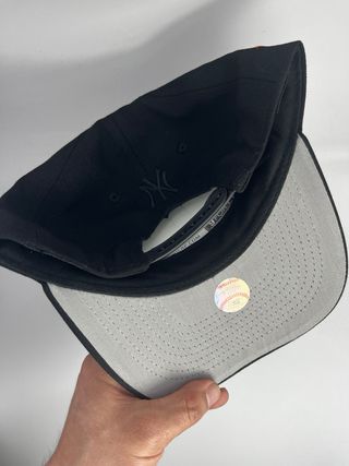 Gorra New Era 9FORTY NY Yankees Llamas Negra