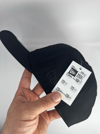 Gorra New Era 9FORTY NY Yankees Llamas Negra