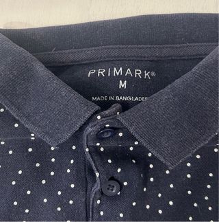 Polo hombre azul con puntos blancos