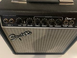 Amplificador Squier Champ 15W