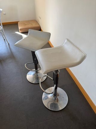 Taburetes altos cocina piel y metal