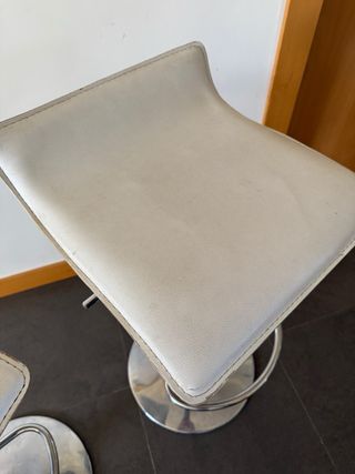 Taburetes altos cocina piel y metal