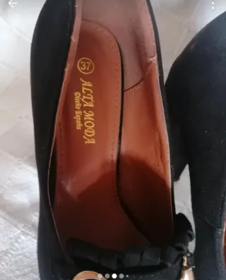 Zapatos de tacón negros con hebilla