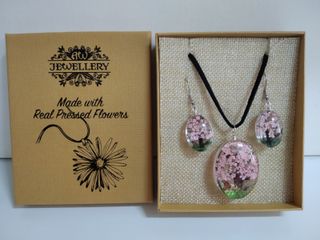 Conjunto Collar y Pendientes con Flores Prensadas