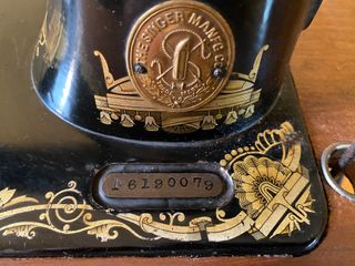 Máquina de coser Singer antigua