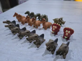 Colección Dinosaurios Kinder Natoon's.