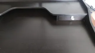 Tavolo da scrivania o trucco in legno scuro