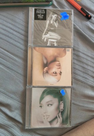 NO A 1€. CD Ariana Grande CDs