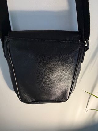 Bolso  o bandolera de hombre de cuero negro