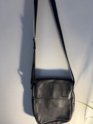 Bolso  o bandolera de hombre de cuero negro