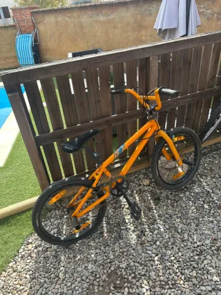 Bicicleta BMX Naranja