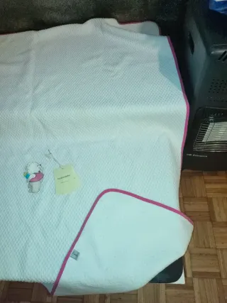 Manta para cama o cuna nueva.cierres de tienda