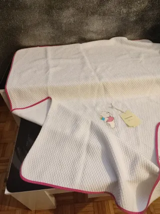 Manta para cama o cuna nueva.cierres de tienda