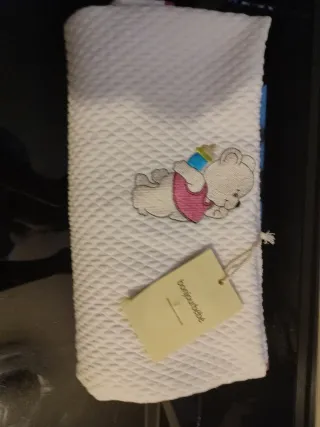 Manta para cama o cuna nueva.cierres de tienda