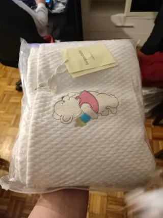 Manta para cama o cuna nueva.cierres de tienda