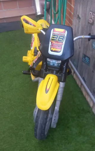 Moto eléctrica infantil amarilla