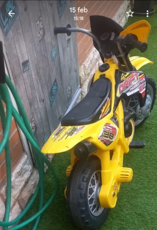 Moto eléctrica infantil amarilla