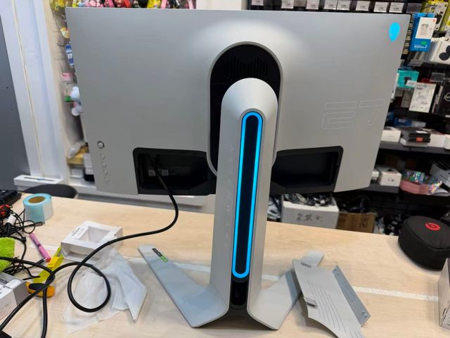 Monitor Gaming Alienware 27 AW2721D