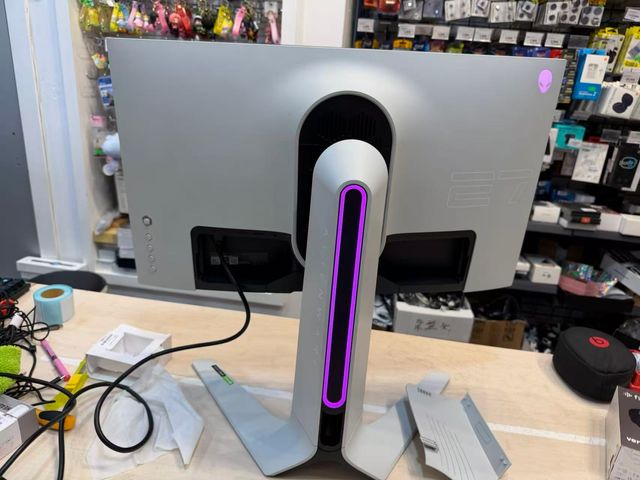 Monitor Gaming Alienware 27 AW2721D