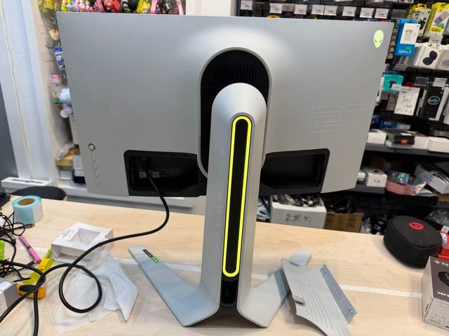 Monitor Gaming Alienware 27 AW2721D